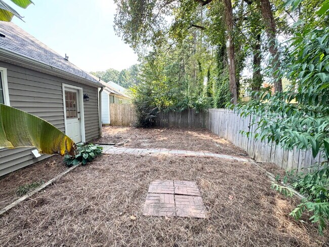 Building Photo - Charming 2 Bed/2 Bath Home in Woodstock – ...