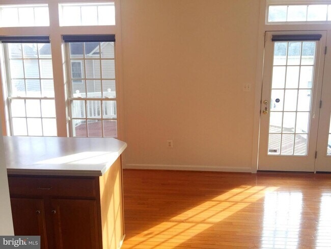 Building Photo - 921 Highland Ridge Ave