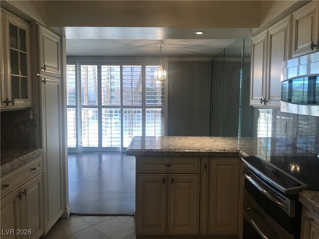 Building Photo - 205 E Harmon Ave