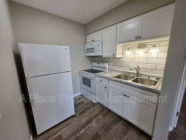 Building Photo - 2727 Hampton Ave