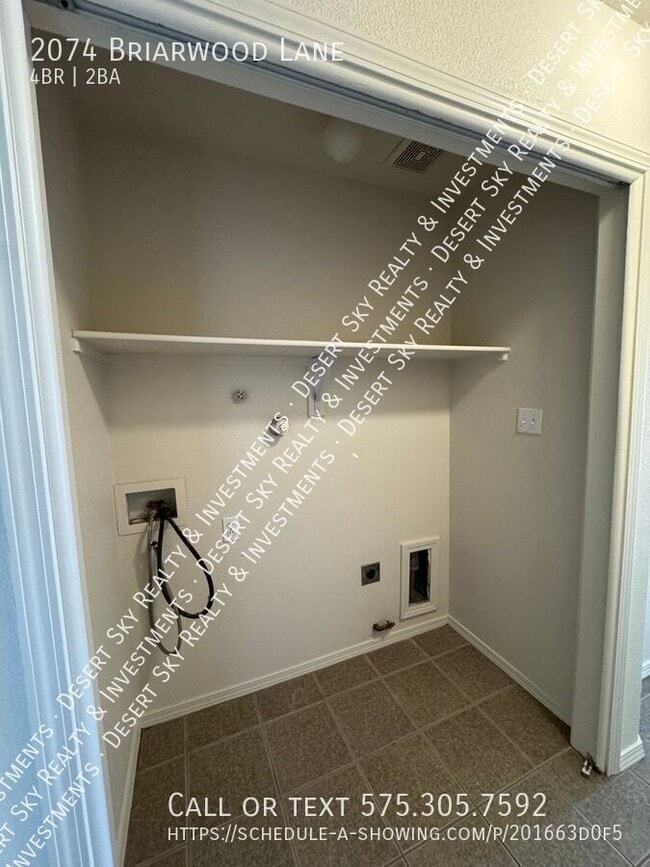 Building Photo - 2074 Briarwood Ln