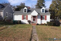 Building Photo - 2628 Kenwood Ave