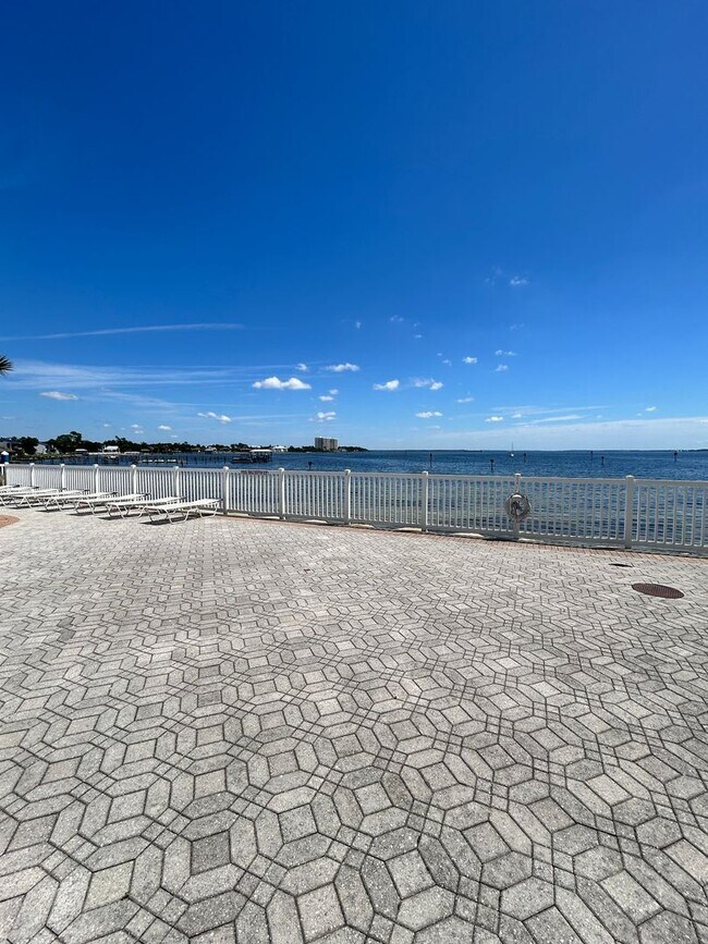 Building Photo - 6422 US-98