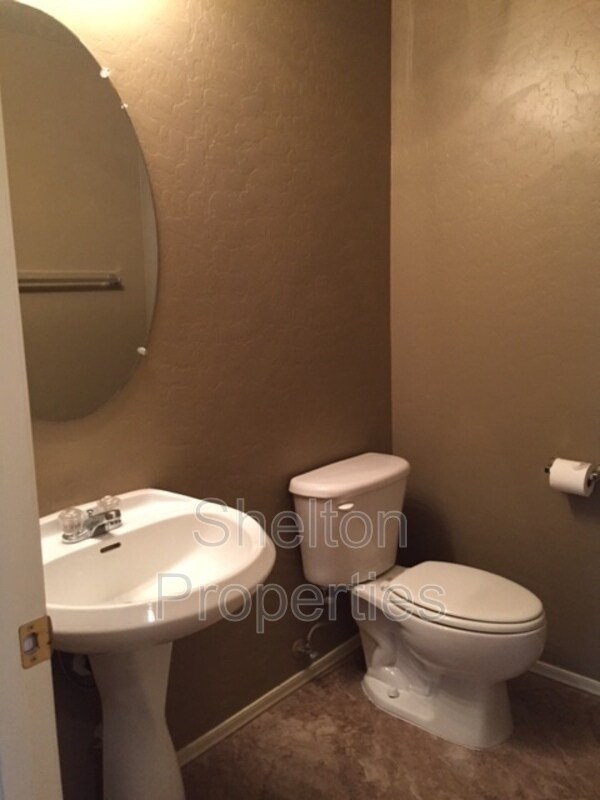 Building Photo - 14787 W Columbine Dr