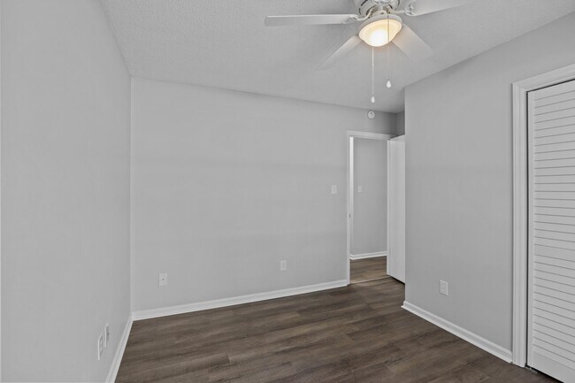 Building Photo - 1501 Fairfax Ln