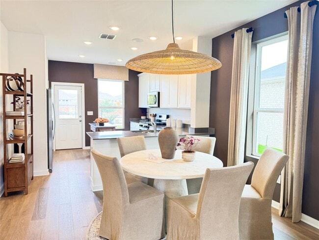 Building Photo - 130 Golden Bell Wy