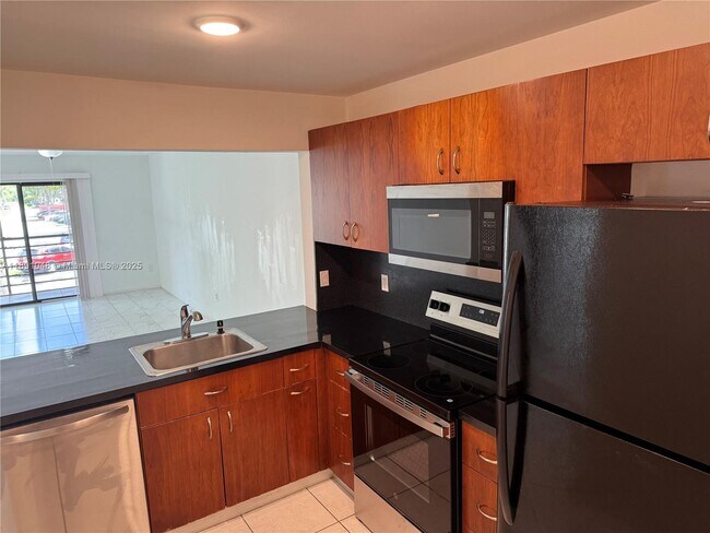 Building Photo - 20825 NE 8th Ct