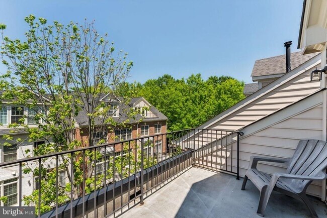 Building Photo - 7489 Carriage Hills Dr