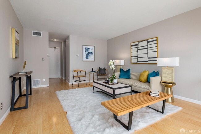 Building Photo - 65 Hermann St