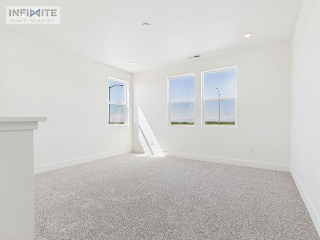 Building Photo - 4 Bedroom in Northwest Crossing
