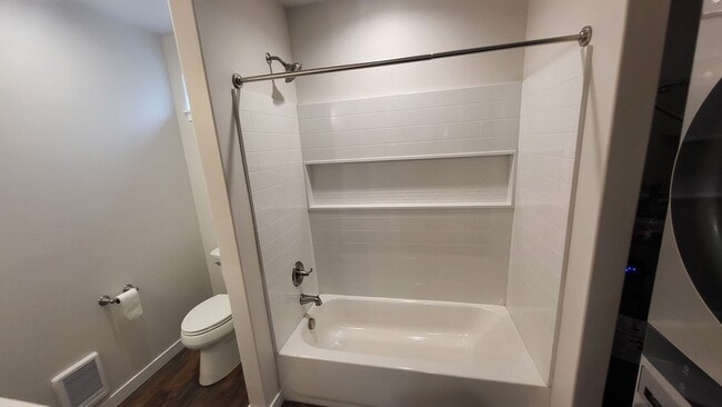 Building Photo - 1460 NW Newport Ave