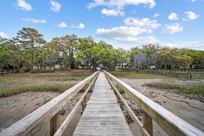 Building Photo - 32 Sparrow Nest Point