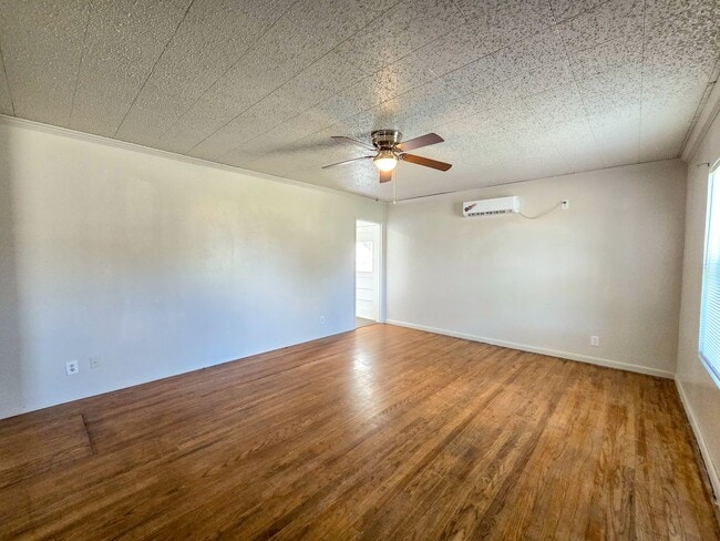 Primary Photo - Cute 2 bedroom & 1 bath Home in Shawnee!