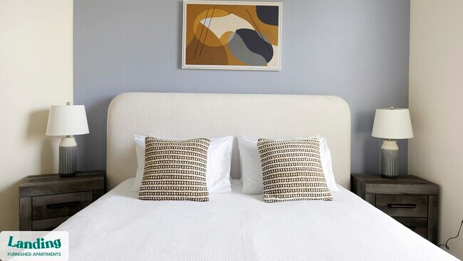 Building Photo - 901 Lakeside Cir