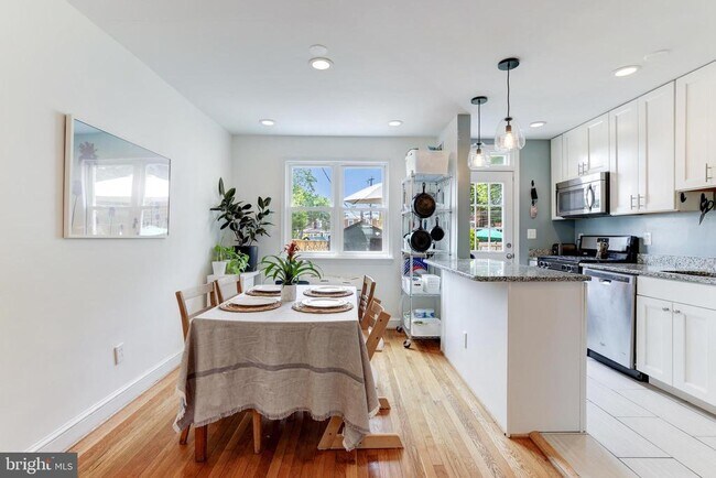 Building Photo - 241 Lynhaven Dr