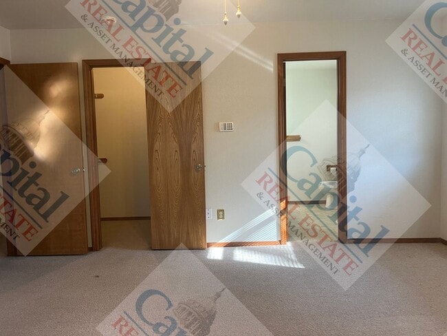 Building Photo - Country Beauty