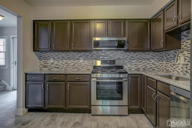 Building Photo - 40 Staghorn Dr