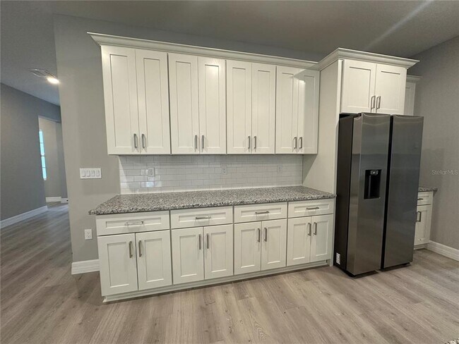 Building Photo - 9 Mimosa Ct W