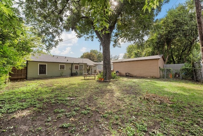 Building Photo - 3241 Edmond Ave