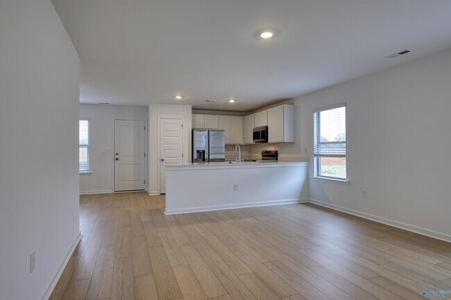 Building Photo - 180 Labrador Ln