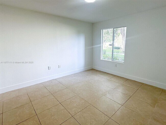 Building Photo - 12840 Vista Isles Dr