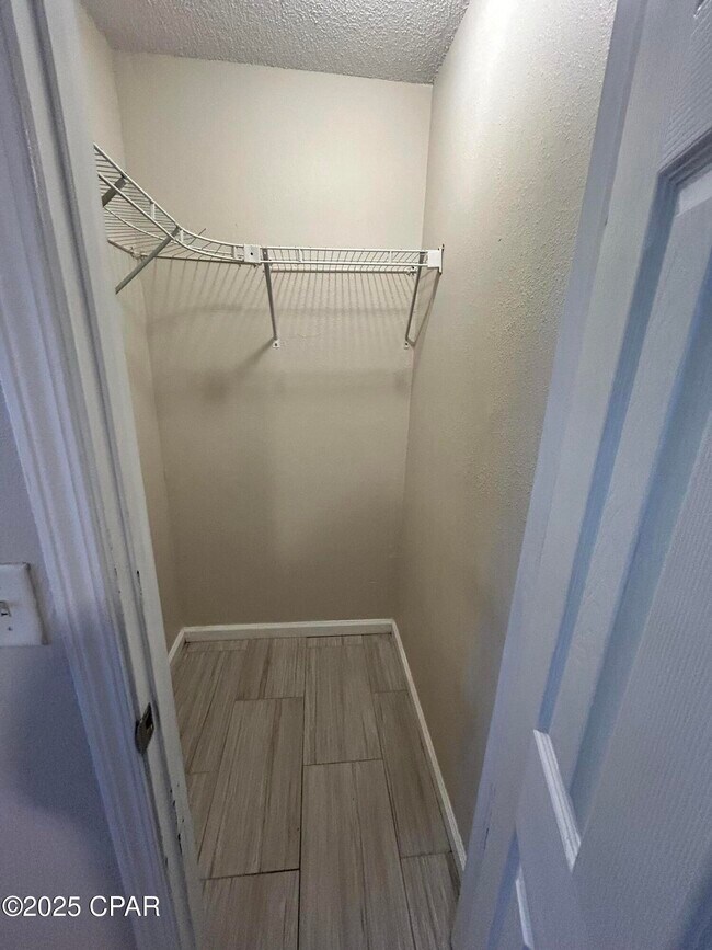 Building Photo - 3914 E 11th St