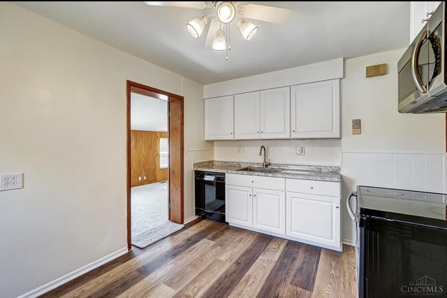 Building Photo - 8352 Lyness Dr