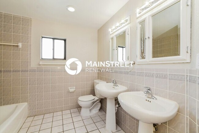 Building Photo - 4 Bedroom Pet-Friendly Home in LONGWOOD, FL with Main Street Renewal