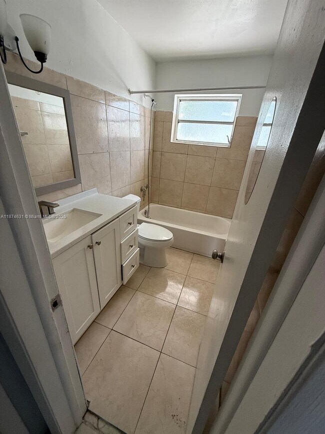 Building Photo - 1710 SW 97th Terrace
