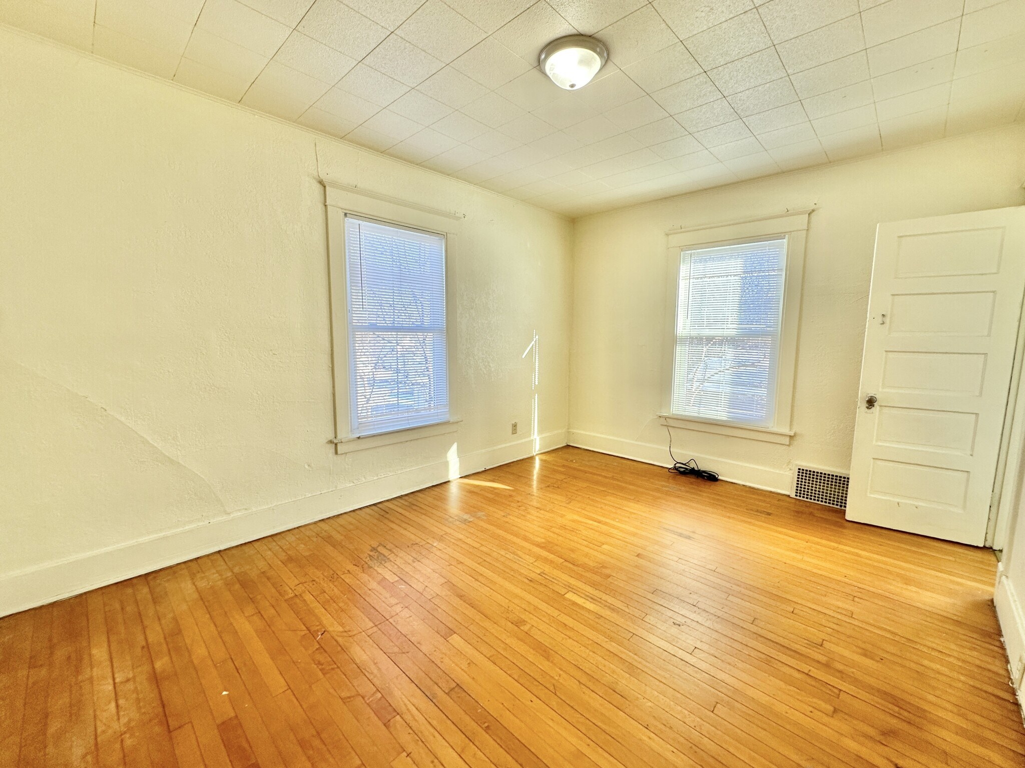 Building Photo - 255 S Jackson St