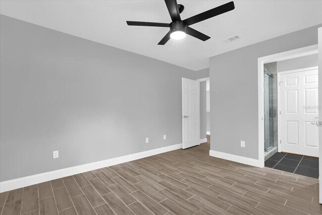 Building Photo - 2533 Grassy Point Dr