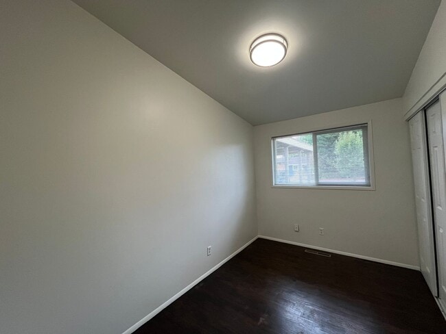 Building Photo - Three Bedroom House