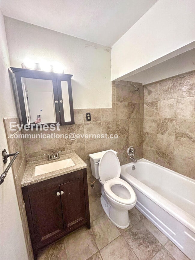 Building Photo - 1409 Laurette Dr