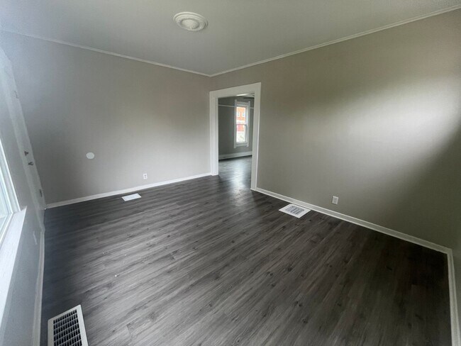 Building Photo - 3511 Memphis-Lower