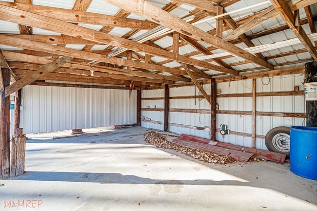Building Photo - RENOVATED FARMHOUSE in Mt. Olive!