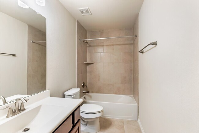 Building Photo - 2817 Shadow Woods Ct