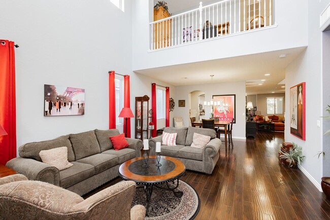 Building Photo - Stunning 4 bedroom 3.5 bath home with 3 ca...