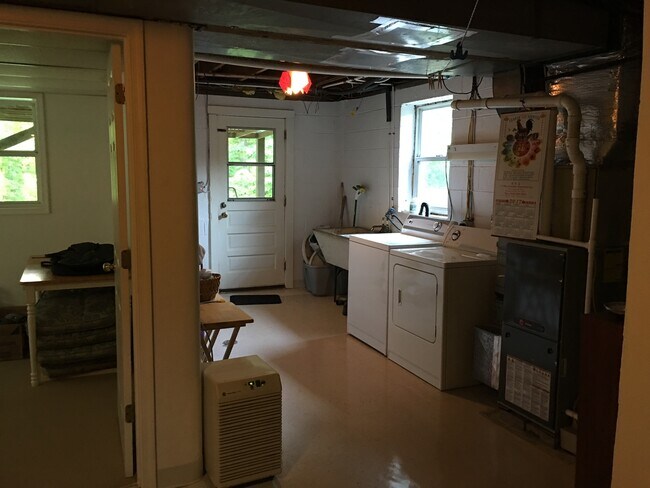Building Photo - 219 Azalea Dr
