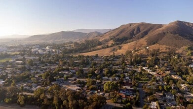 Building Photo - 7 Bedroom 4 bath home close to POLY off of Grand Avenue Entrance!!!!