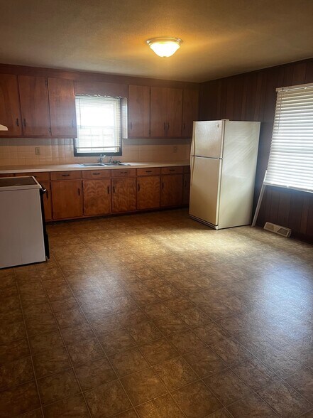 Kitchen - 176 Hardwood Ln