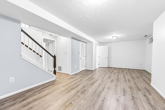 Building Photo - 210 Eisenhower Ct