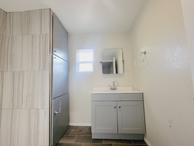 Building Photo - Charming 3 bedroom, 2 bath mobile home in ...