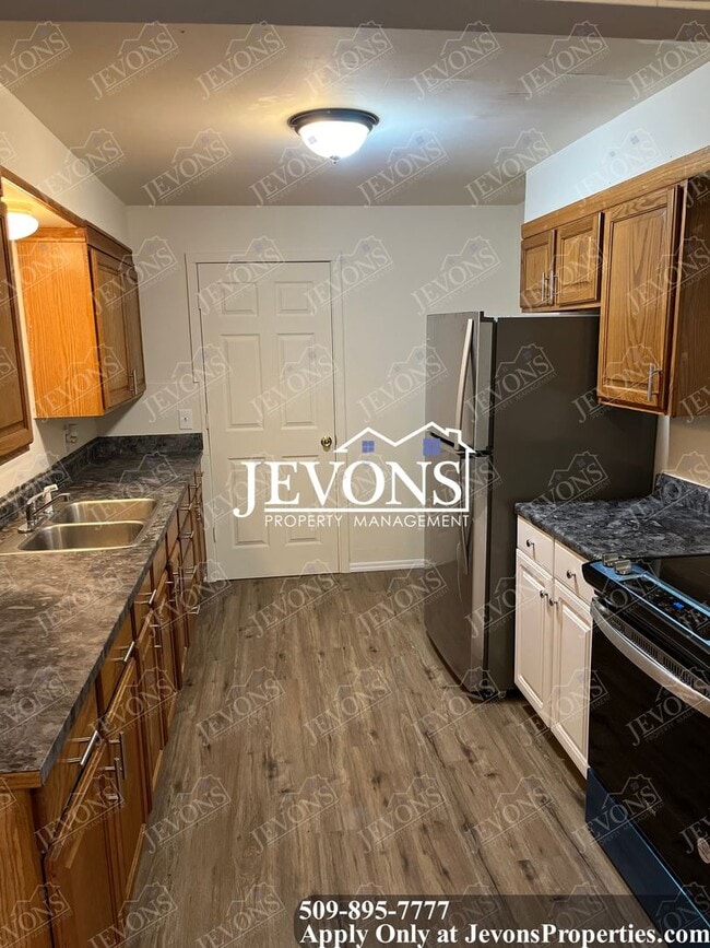 Building Photo - Enjoy the new appliances in this lovely single-family home located in the heart of Tacoma