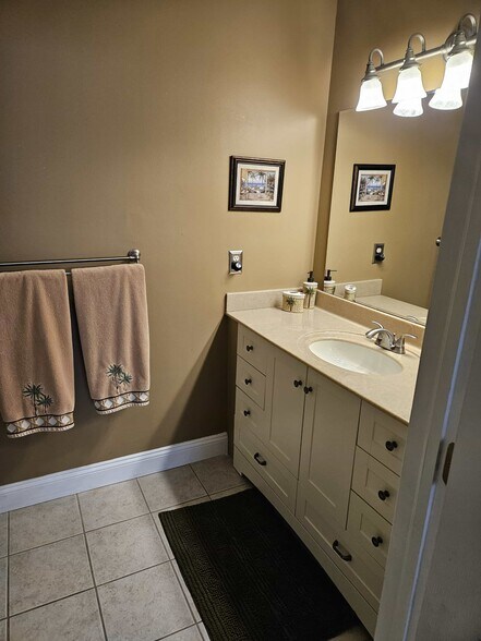 Building Photo - 15385 Bellamar Cir