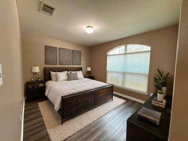 Building Photo - 3 Bed/ 2 Bath Home Available in Villages of Berry Creek!