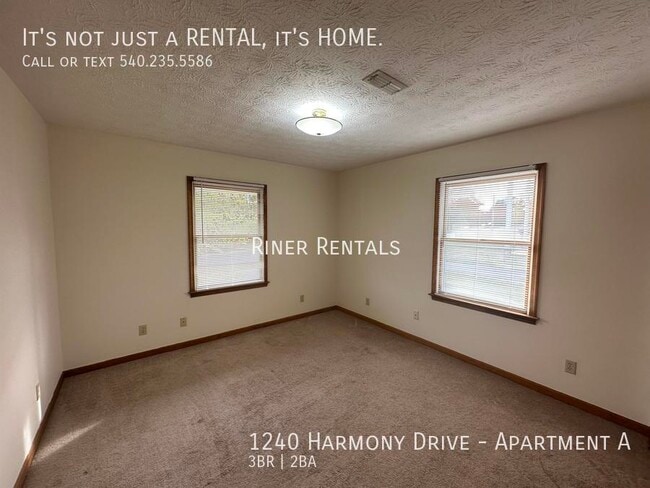 Building Photo - 1240 Harmony Dr