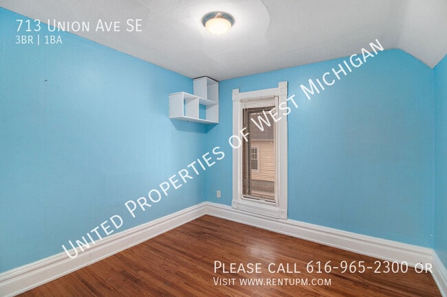 Building Photo - Available Now | 3 Bedroom 1 Bath Upper Uni...