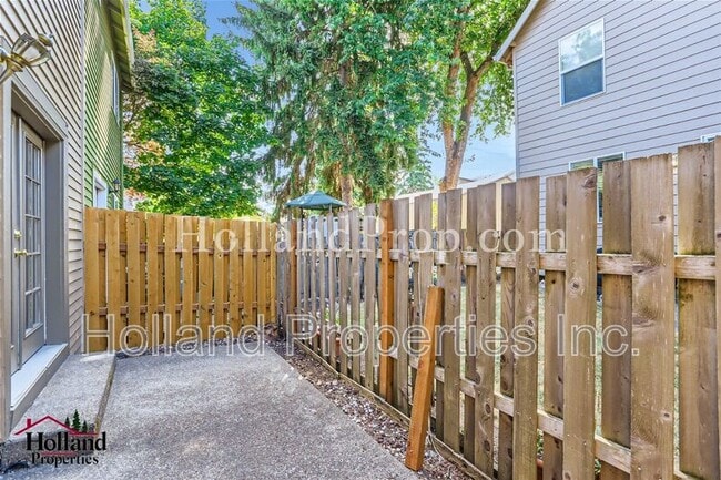 Building Photo - 17880 SW Arbela Ct