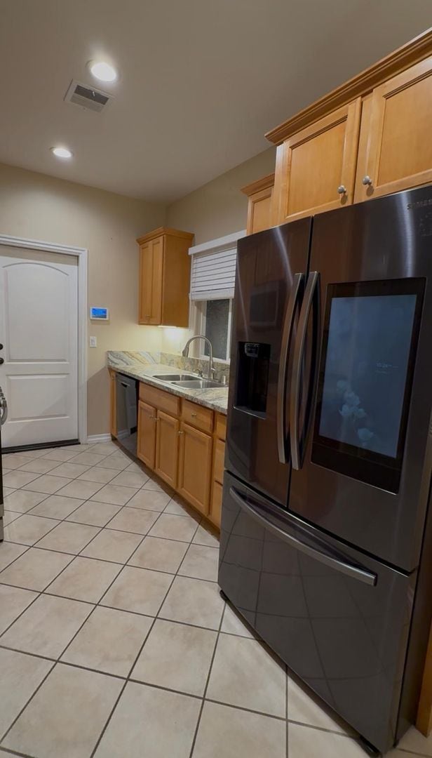 Building Photo - Charming Home Just Minutes from the Beach!