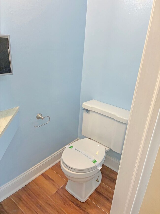 Building Photo - Holiday Special! 2 Bed in Henrico Neighborhood – No Application Fee This Season!